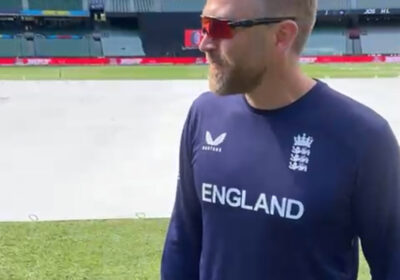 The current England physio Craig De Weymarn is a Farley CC player