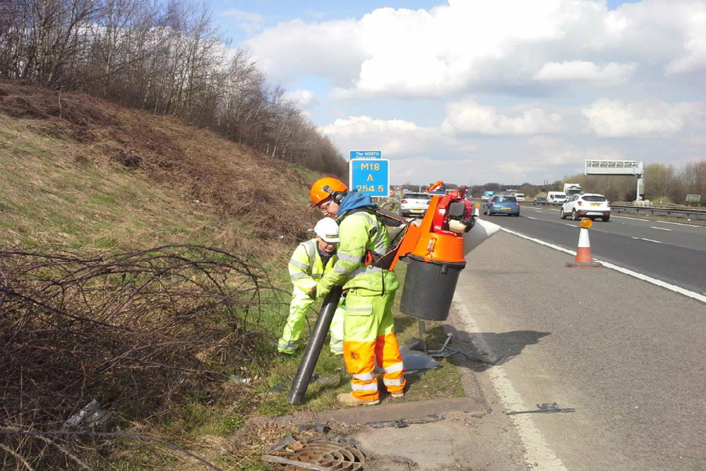 ‘Point of no return’ as litter piles up on side of motorways, says RAC
