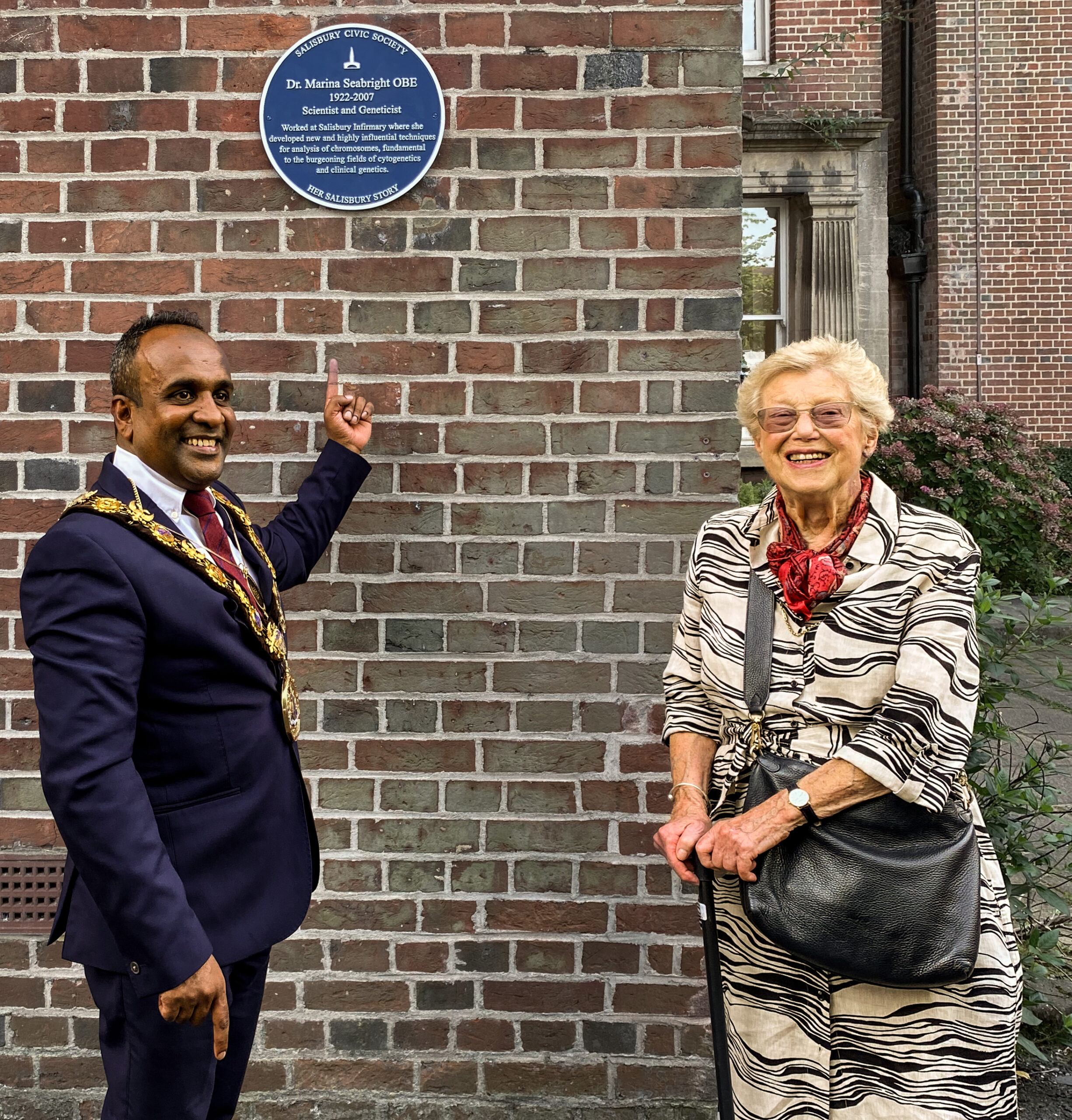 Mayor of Salisbury, Atiqul Hoque, and Dame Rosemary Spencer, Patron of the Civic Society, after the reveal