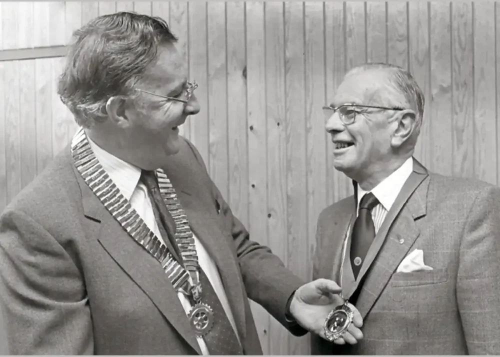 Pat Mullins presenting the first president, Stanley Beard, with his Badge of Office, which was donated by Rotary, in 1983