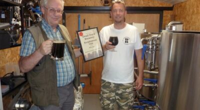Andrew Hesketh (left) of CAMRA presents brewer Paul Bartlett with his winner’s certificate. Picture: S. Wilts CAMRA.