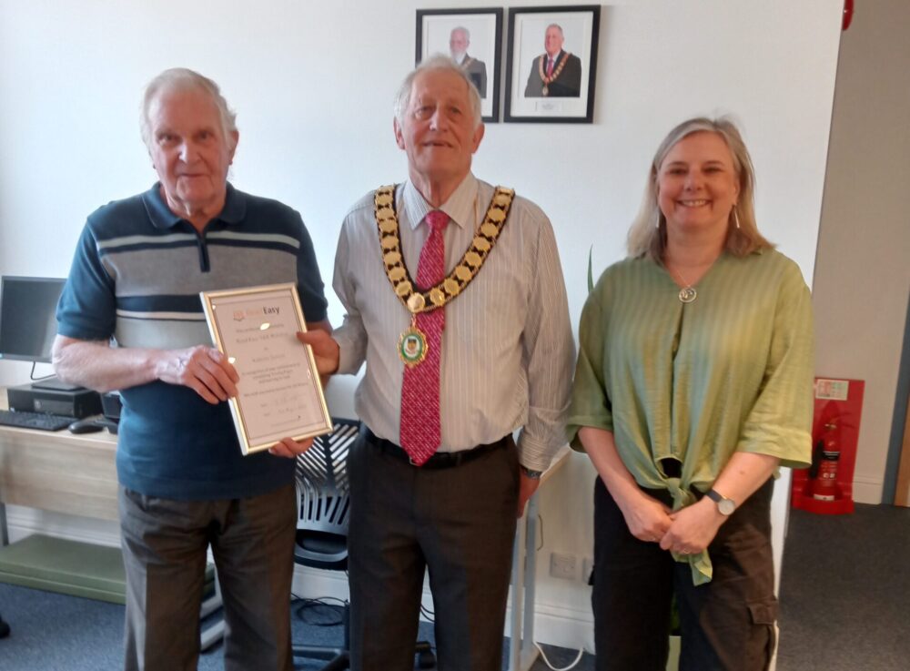 Anthony being presented with his certificate by Mayor Owen White and Coach Rosie Picture: Read Easy